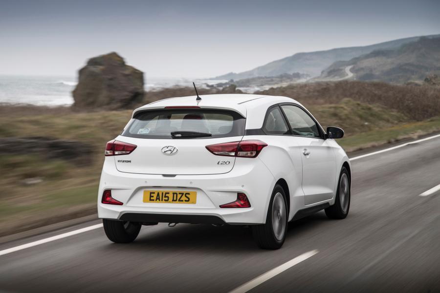  Hyundai i20 Coupe 2015 года  (UK) (фото 11 из 30)